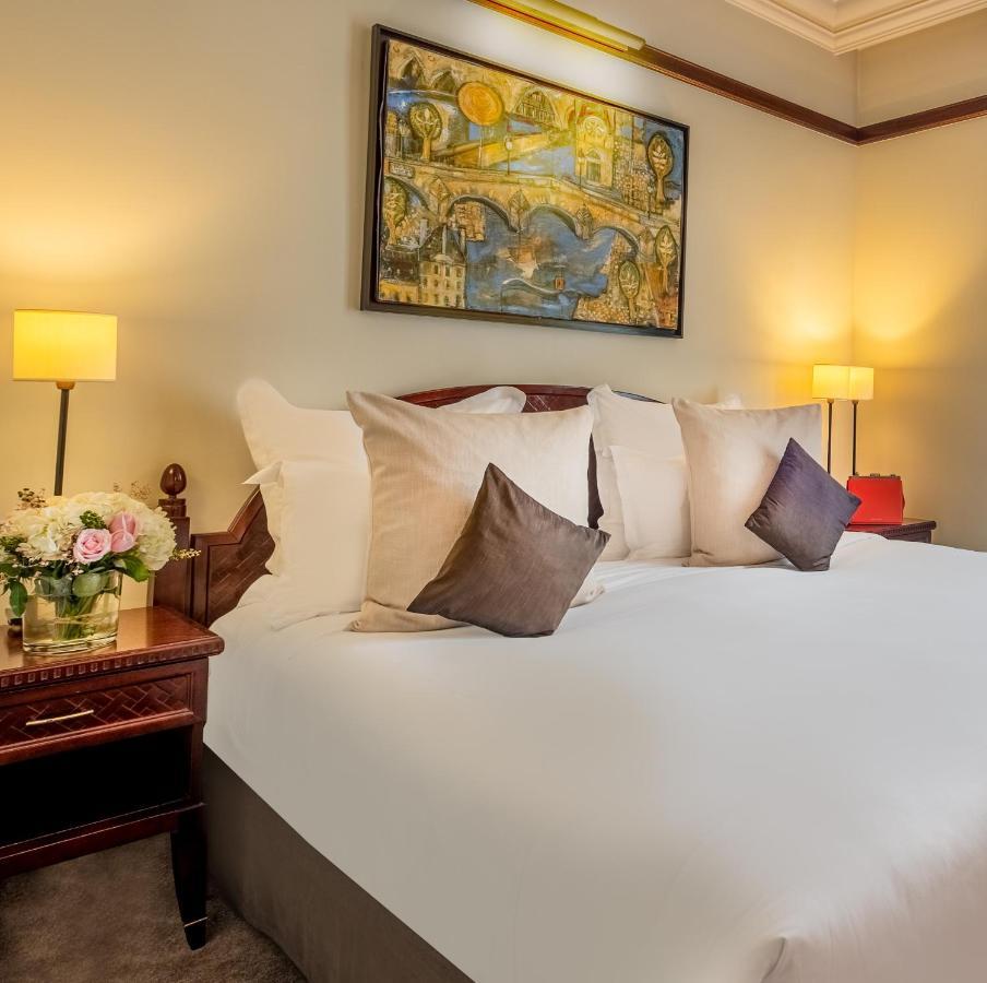 Hotel Pont Royal Paris Exterior foto A bedroom at the hotel