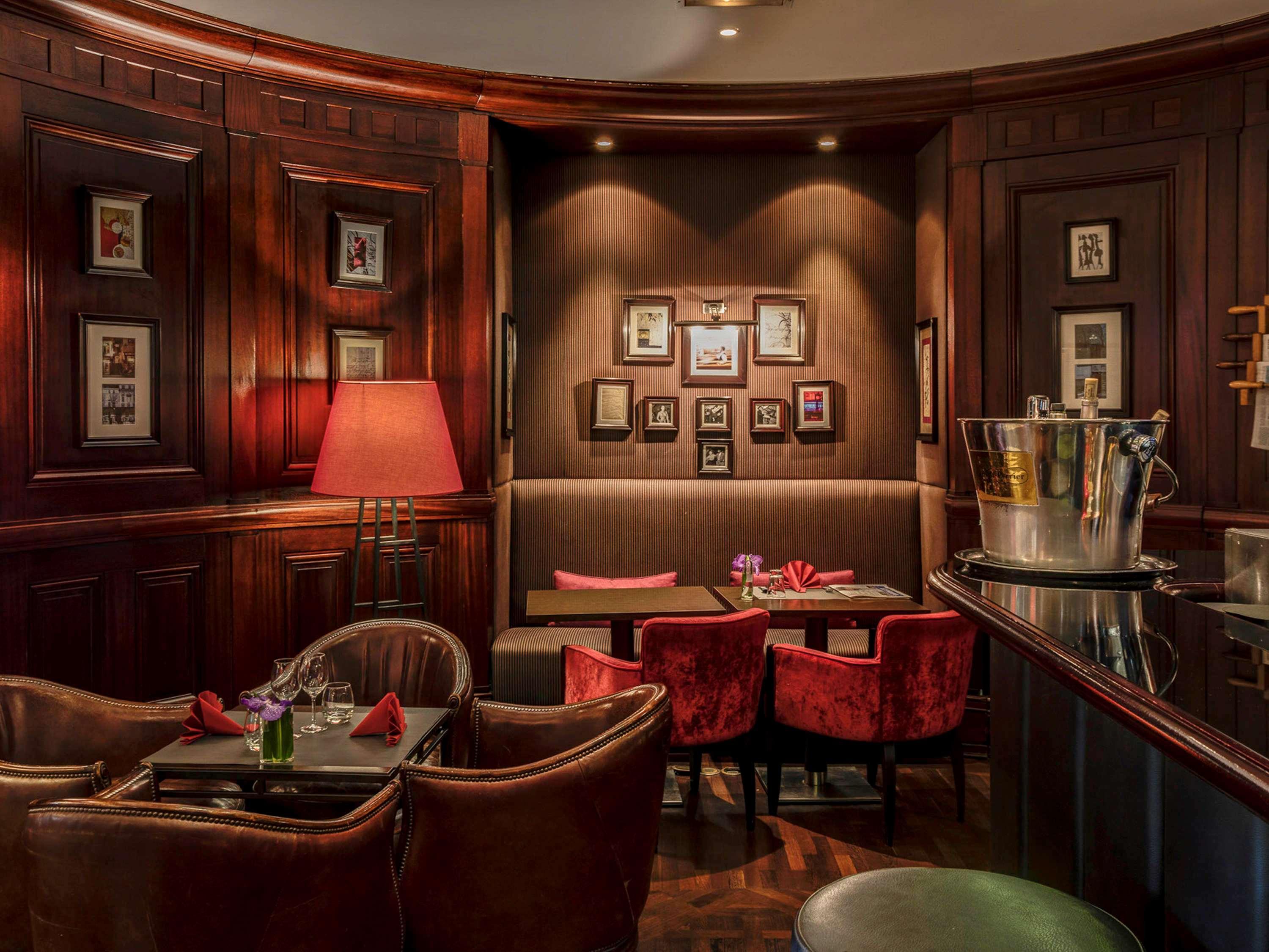 Hotel Pont Royal Paris Exterior foto The bar at the Ritz